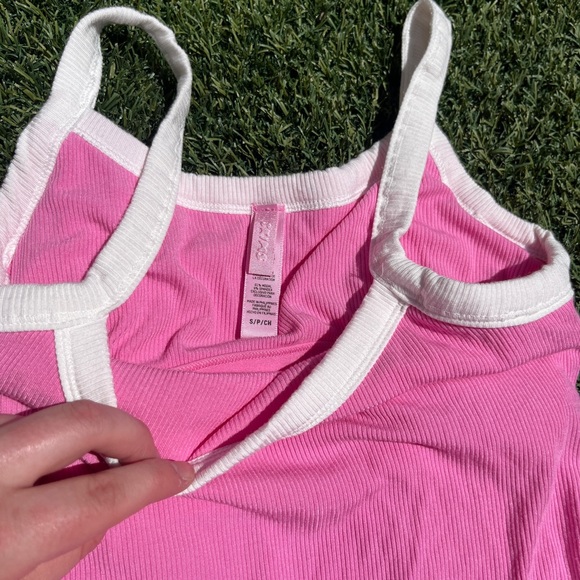 Skims pink and white soft lounge ringer scoop onesie size small - Picture 5 of 6